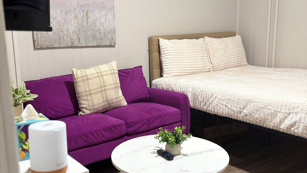 Cumbola Apartment | Modern Studio SmartTV, Coffee Bar & Rainfall Shower