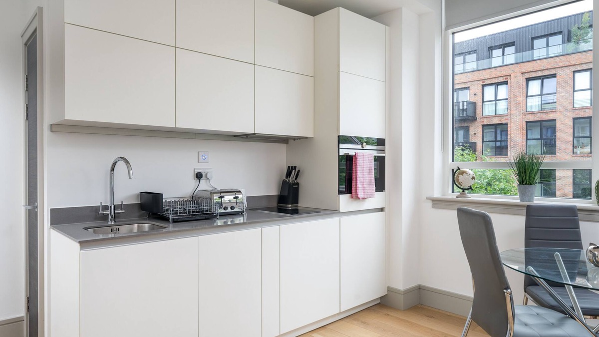 Bruce Grove Apartment | Modern Studio w/ parking -15 mins from Central London