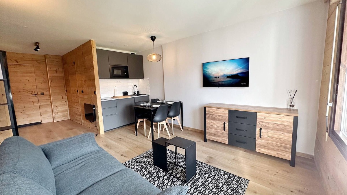 Samoens Apartment | Modern studio with balcony and parking, near Samoëns center