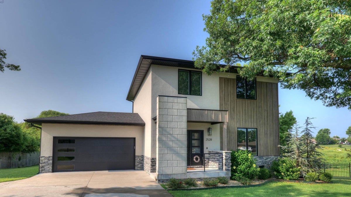 Joplin House | Modern Style Home Located in the Heart of Joplin!