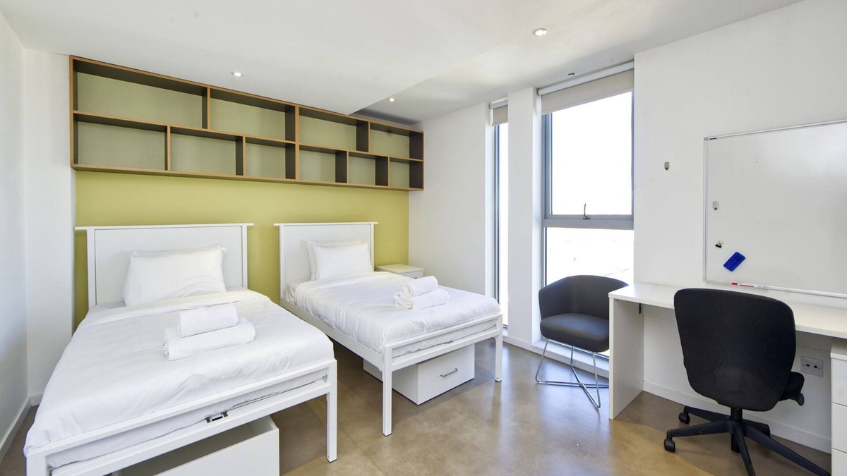 Ravenscourt Park Apartment | Modern-Style Student Studio in London