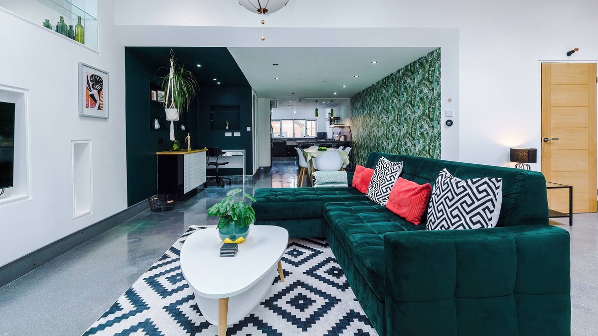 Doncaster Other | Modern Stylish 2-bedroom house & on-site parking