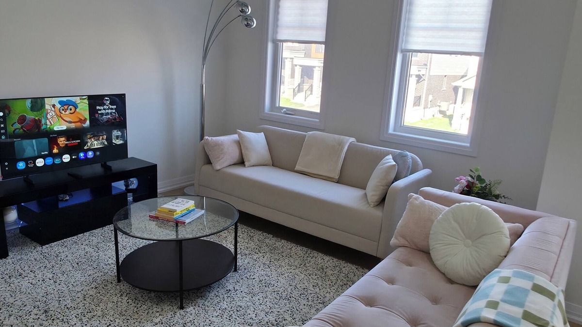 Caledonia House | Modern & Stylish Cozy Home/Balcony, Wifi – 15 min from Hamilton