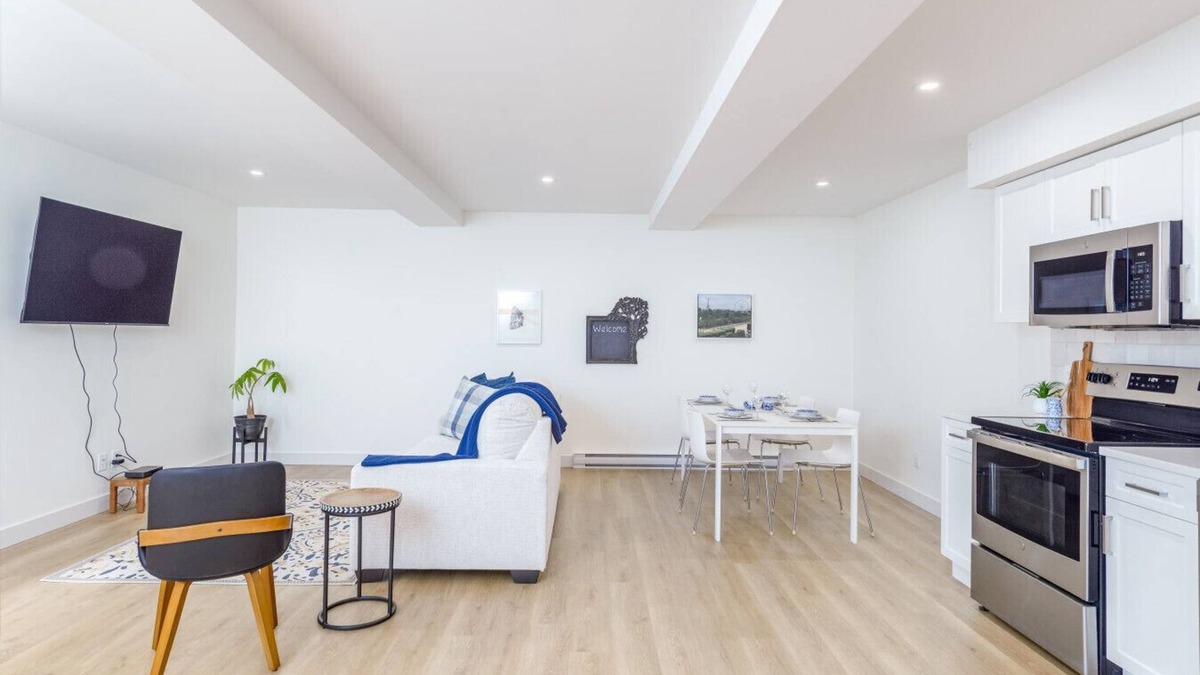 Black Mountain Apartment | Modern Suite by Black Mountain Golf Club