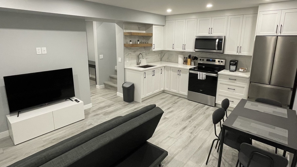 Calgary Apartment | Modern Suite w/ Private Entrance-Close to Airport