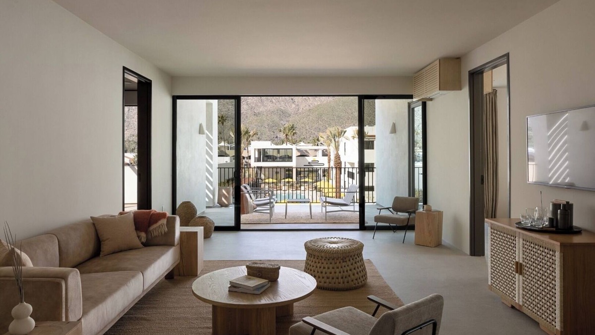 Downtown Palm Springs Hotel | Modern Suites w/Luxe Amenities, Complimentary Bikes & Poolside Lounge