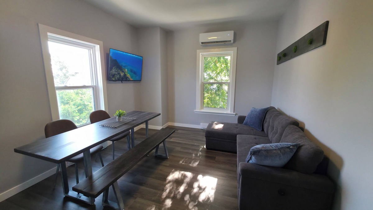Orillia Apartment | Modern Sun-Filled 2nd Story