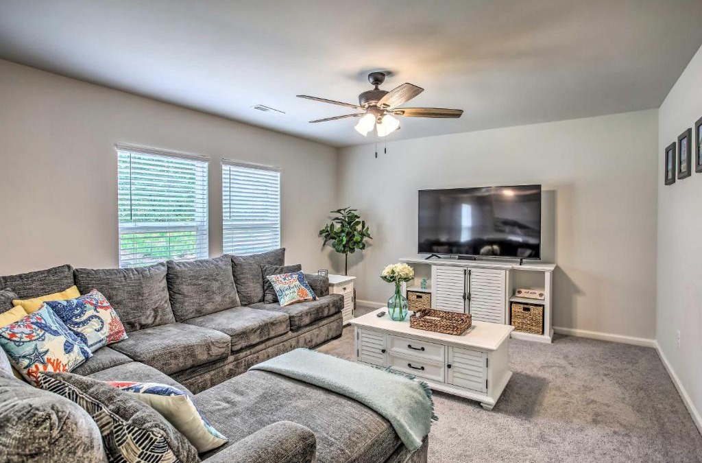 Sunset Beach House | Modern Sunset Beach Rental - 2 Mi to Golfing!