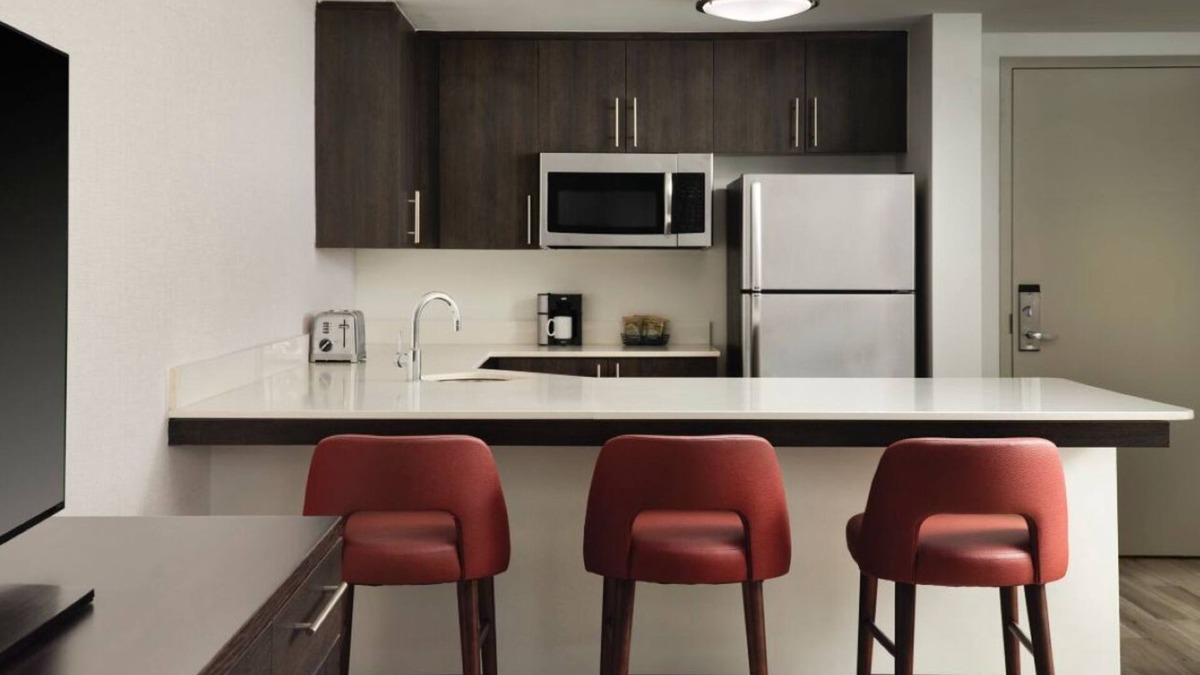Surfside Hotel | Modern Surfside Studio | Pool, Gym, Breakfast & Steps from the Ocean - 2 Units