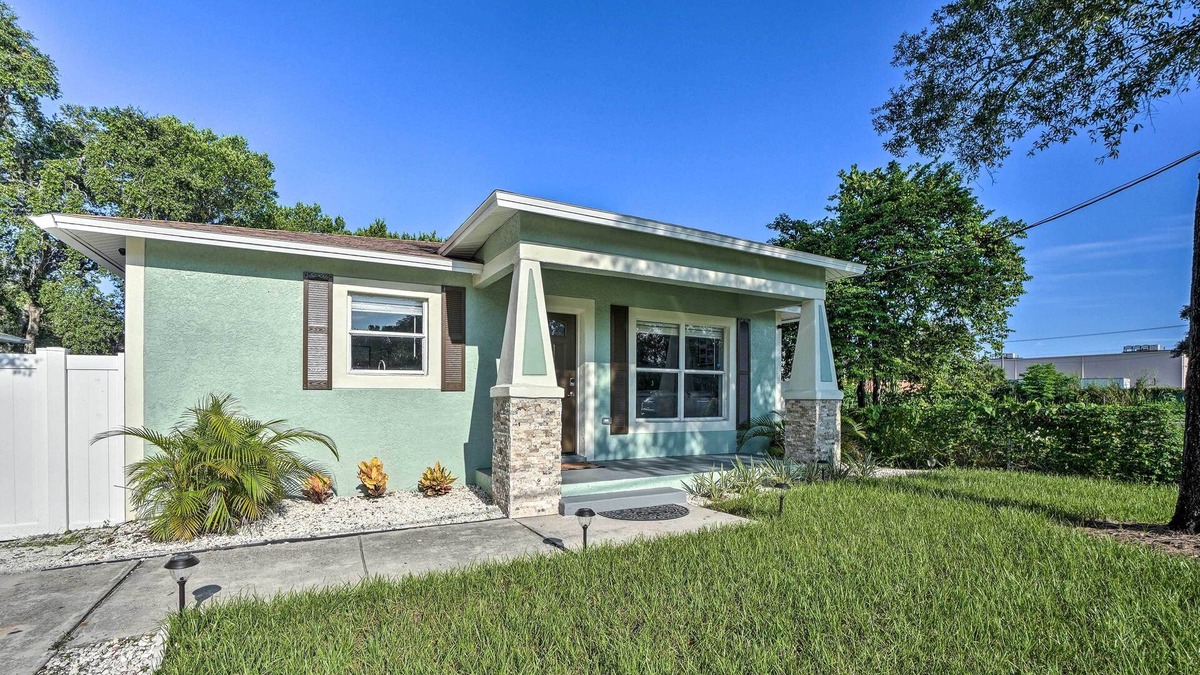 Orient Park House | Modern Tampa Cottage ~ 6 Mi to Downtown