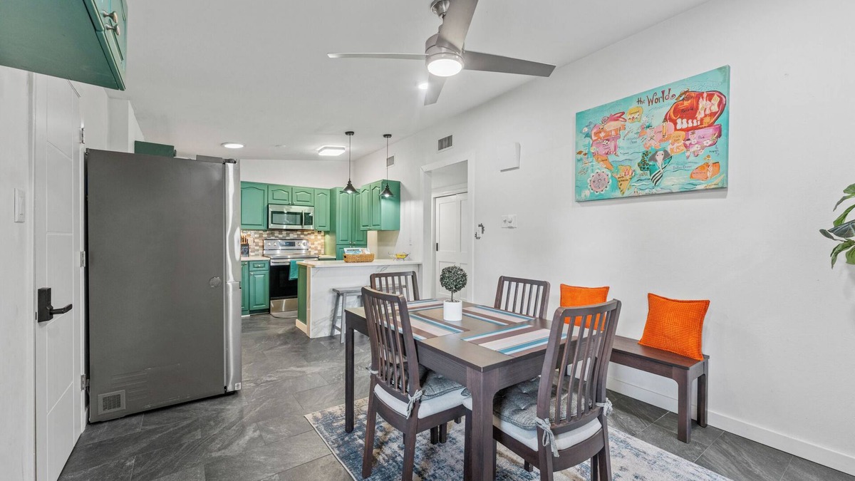 Plaza Terrace House | Modern Tampa Getaway - 1 mile from Bucs Stadium