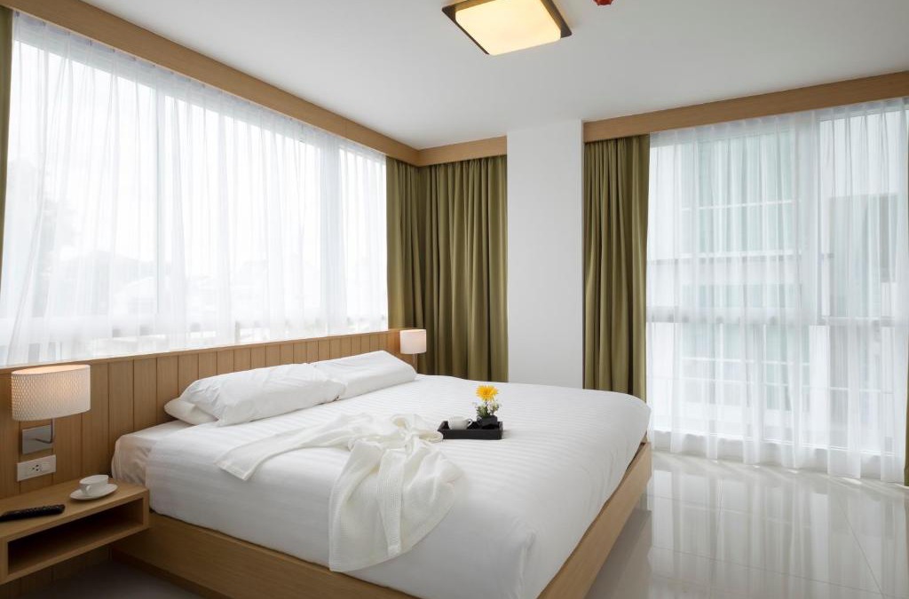 Talat Nuea Apartment | Modern Thai Suites