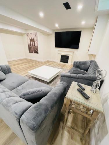 Thorold Apartment | Modern Thorold Apt with Pool Table