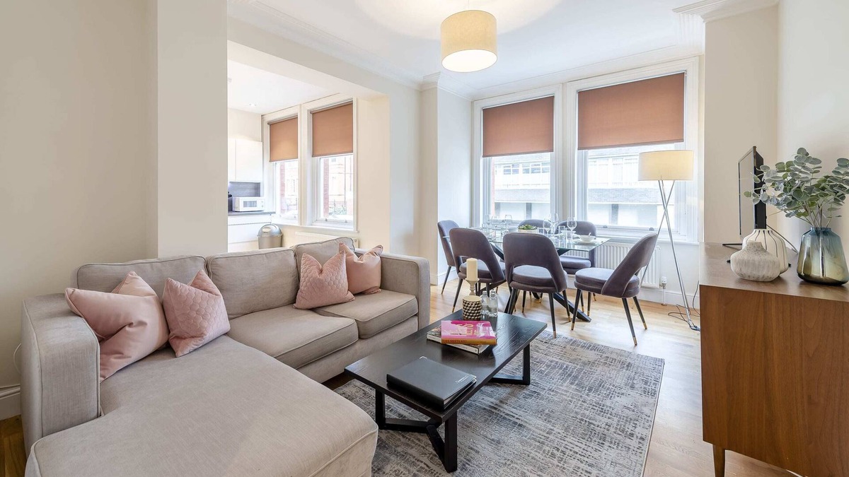 Ravenscourt Park Apartment | Modern Three Bedroom Apartment in Hammersmith