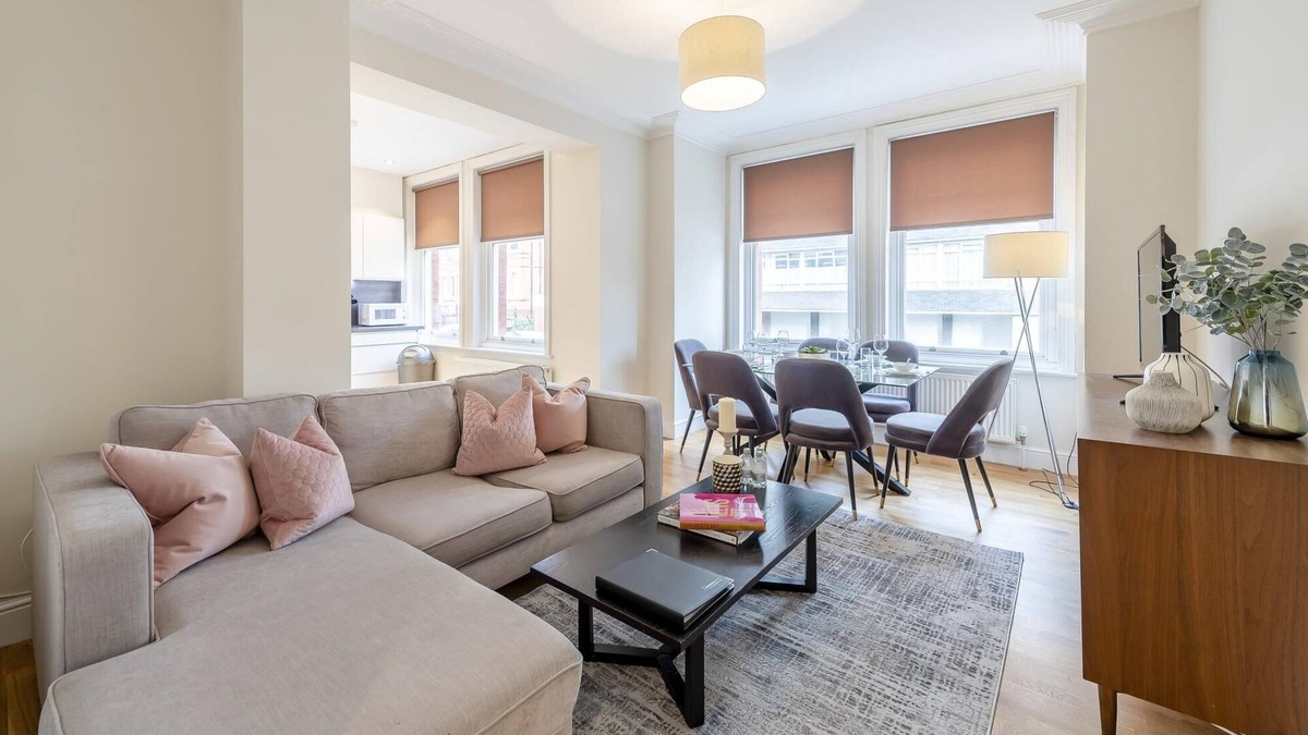 Ravenscourt Park Apartment | Modern Three Bedroom Apartment in Hammersmith