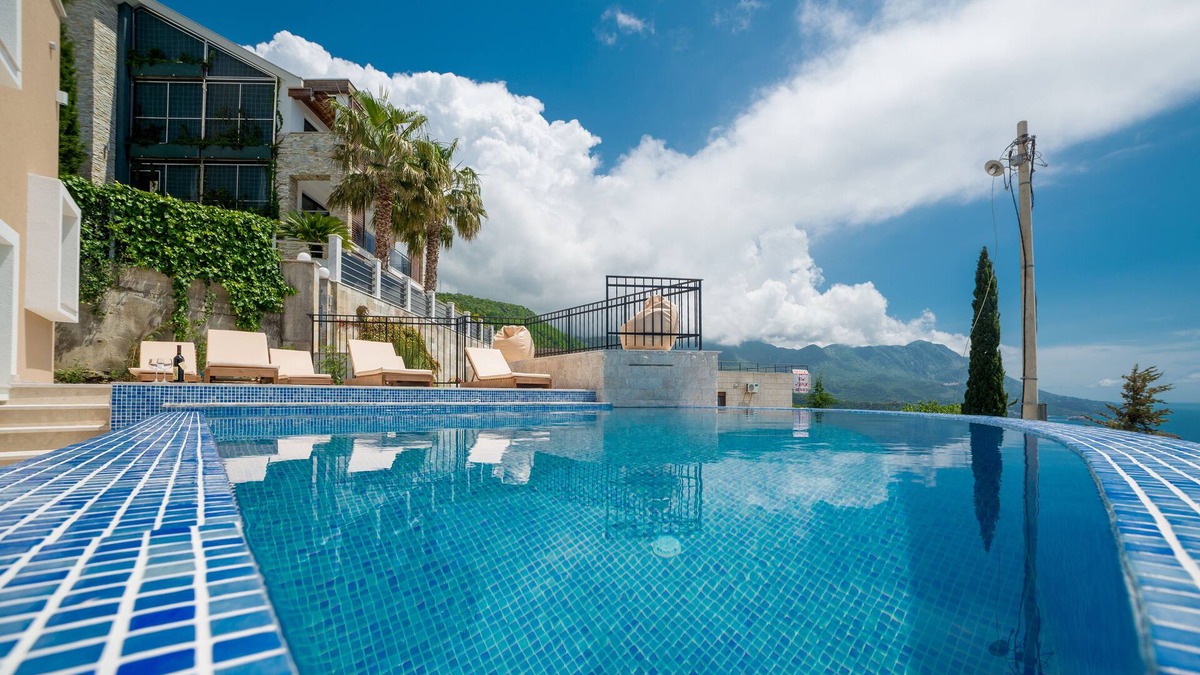 Boreti Villa | Modern three bedroom villa with a pool and spectacular view
