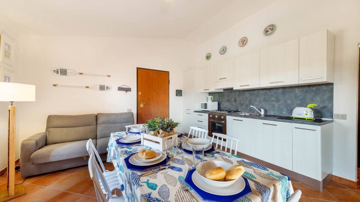 Monte Petrosu Apartment | Modern three-room apartment with swimming pool and free wifi