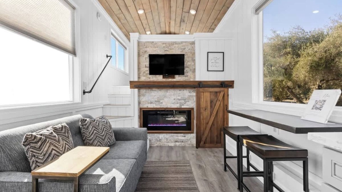 Lindsay Apartment | Modern Tiny Home in Olive Grove! Relax! Near SNP