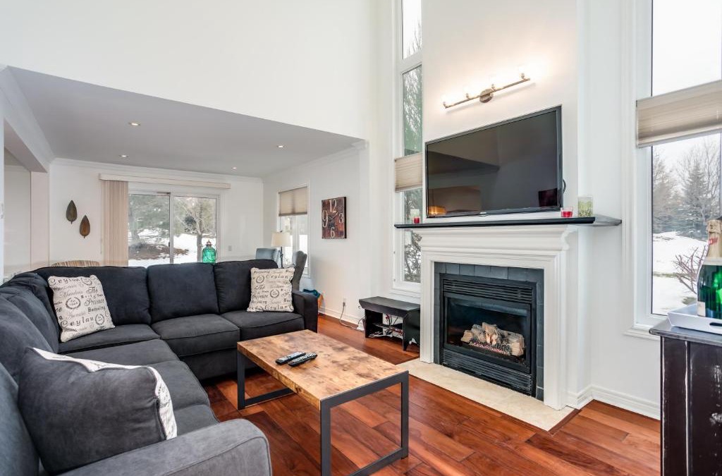 The Blue Mountains Apartment | Modern Town Home Steps from the Village