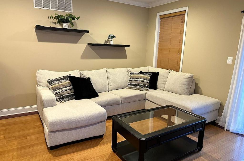 Bridgeport House | Modern Townhome in King of Prussia