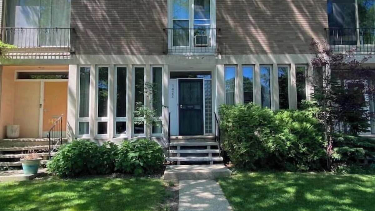 Kenwood House | Modern Townhome in the Heart of Hyde Park