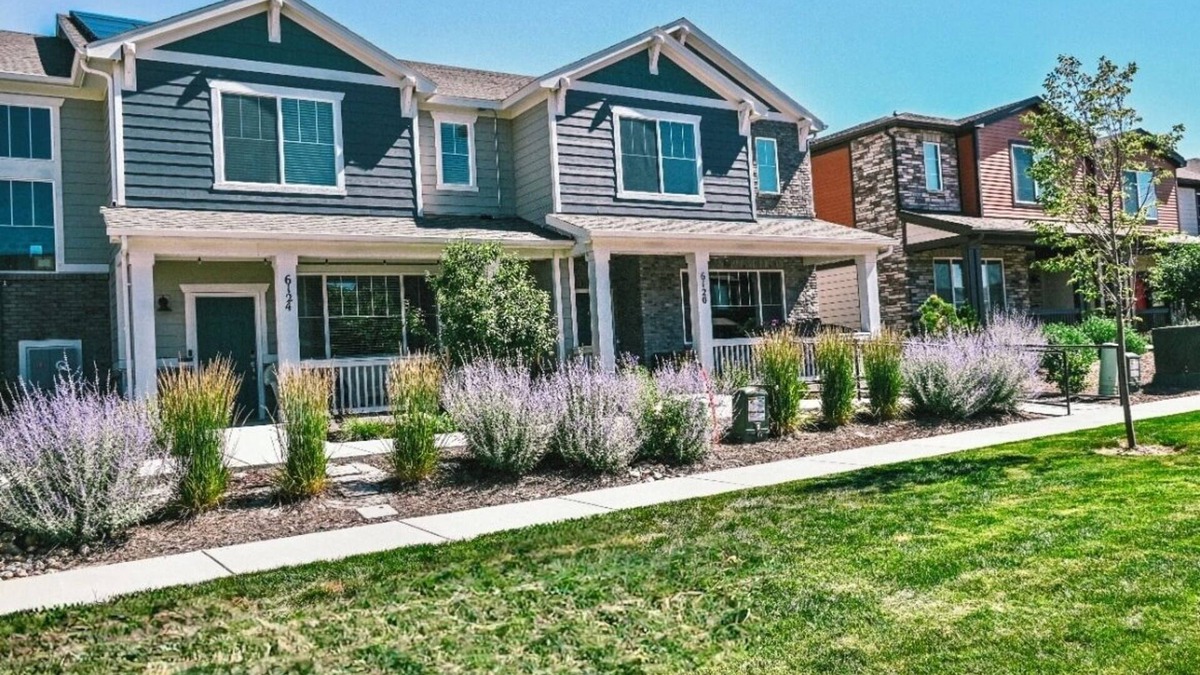 Aurora House | Modern Townhome Near Denver International Airport and Gaylord Hotel