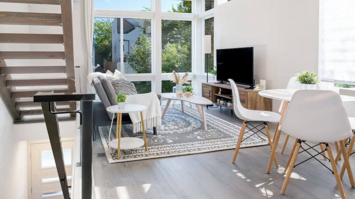 Fremont House | Modern Townhome with Lake/City View & Assigned Parking