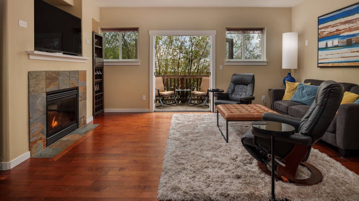 Metzger House | Modern Townhome With Open Floor Plan and Pool Table Near Washington Square, 8.5 miles to Downtown
