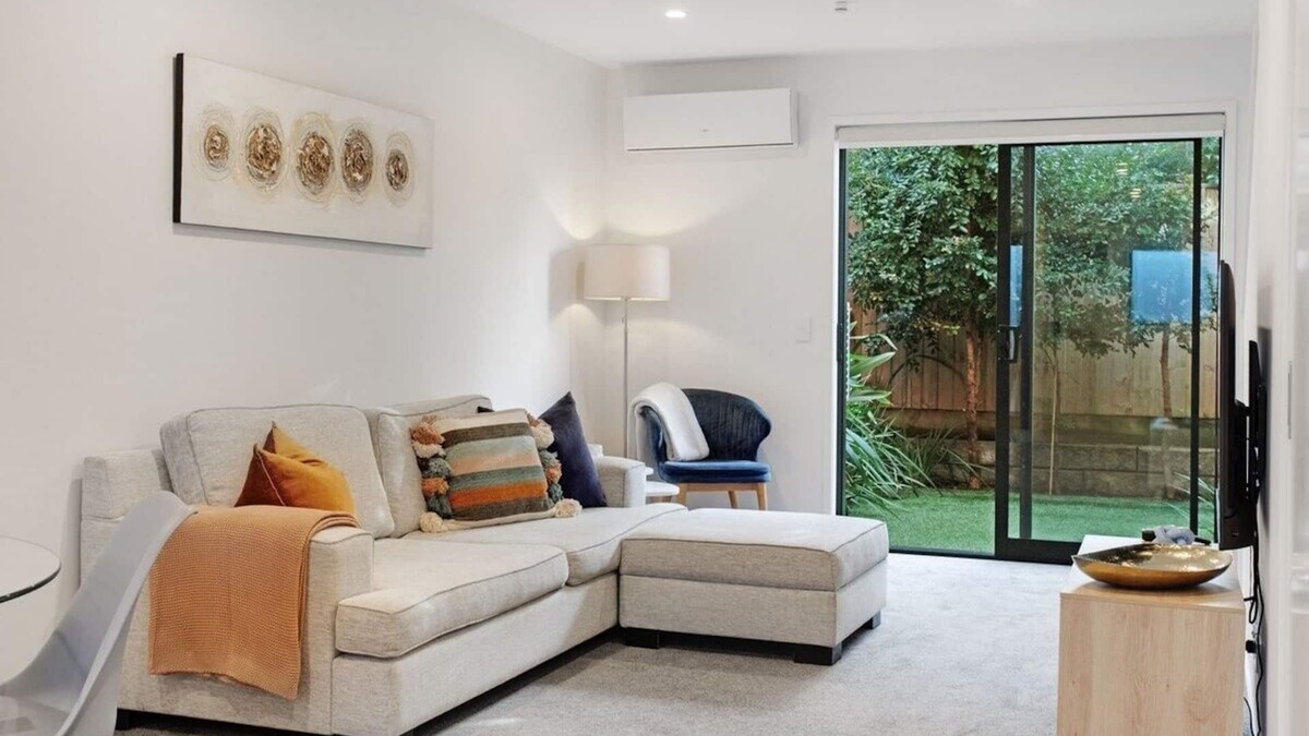 Te Atatu Peninsula House | Modern Townhouse 2Bedrooms