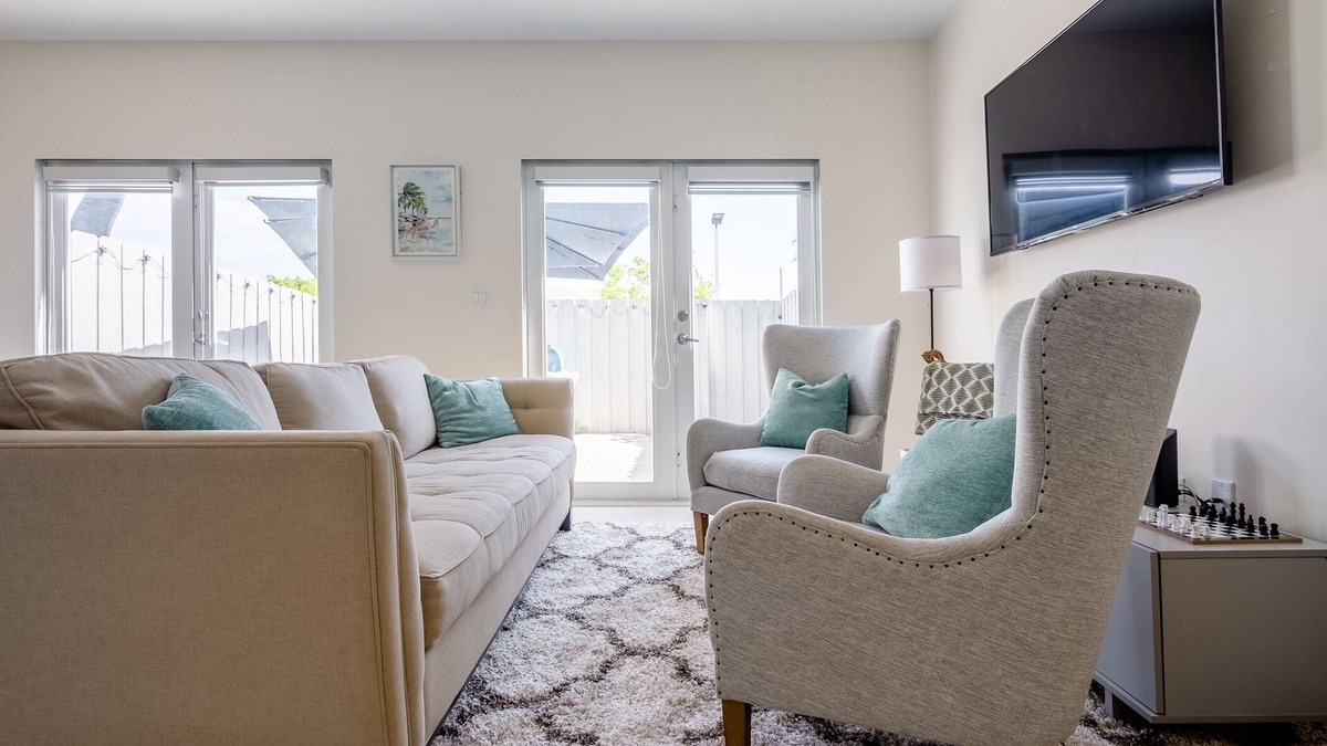 Naranja House | Modern Townhouse 3 bedrooms & BBQ! Between Miami & The Keys