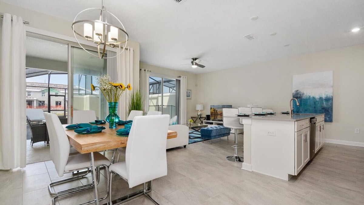 Kissimmee Ski Chalet | Modern Townhouse 4Bed/3Bath/Pool/5Min Disney