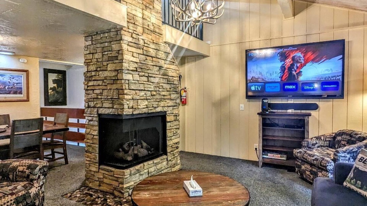 Big Bear Lake Condo | Modern Townhouse Featuring Spa at Snow Summit Base