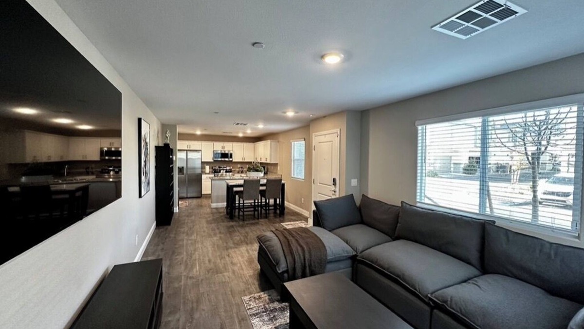 Enterprise House | Modern Townhouse Retreat, Cozy & Convenient