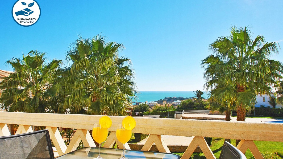 Vale de Santa Maria Ski Chalet | Modern Townhouse with Sea & Pool View