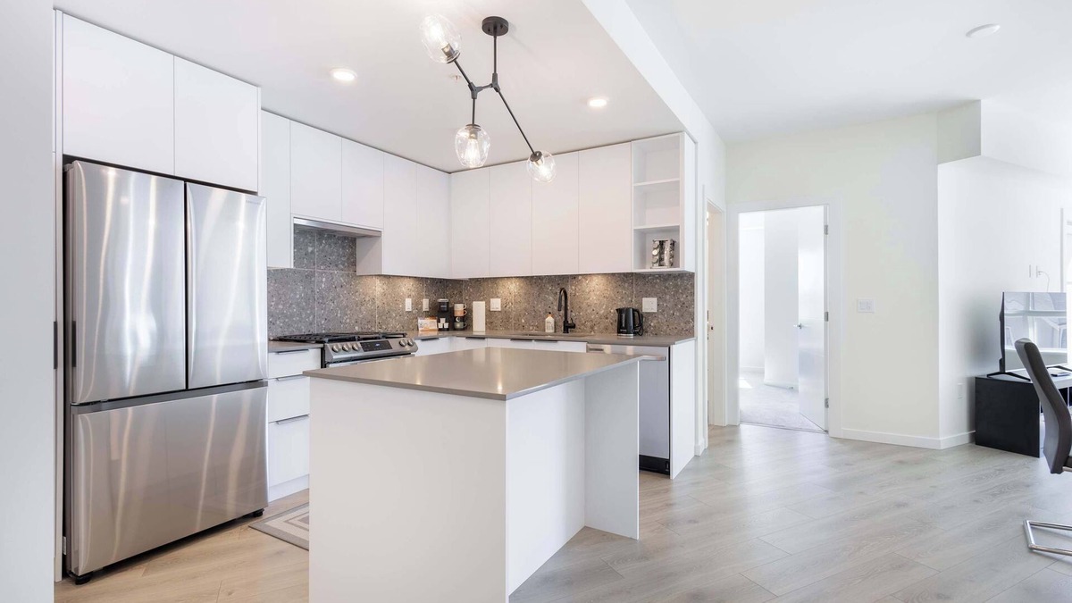 Langley Apartment | Modern & Tranquil Langley Gem ~ Balcony ~ Parking!
