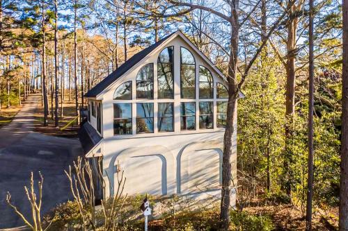 Driftwood Estates House | Modern Treehouse with Views and Comfort