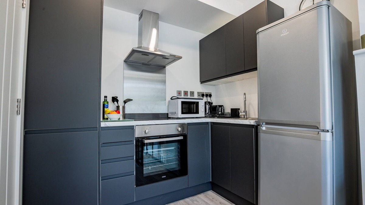 Caterham Apartment | Modern Two Bed Flat in Caterham