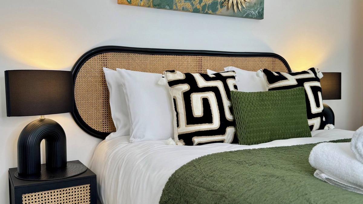 Swindon Apartment | Modern Two-Bedroom Flat