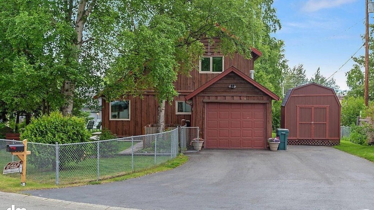 Old Seward - Oceanview House | Modern & Unique South Anchorage Home