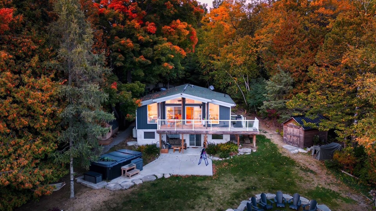 Baddow Cottage | Modern upscale cottage overlooking Balsam Lake.