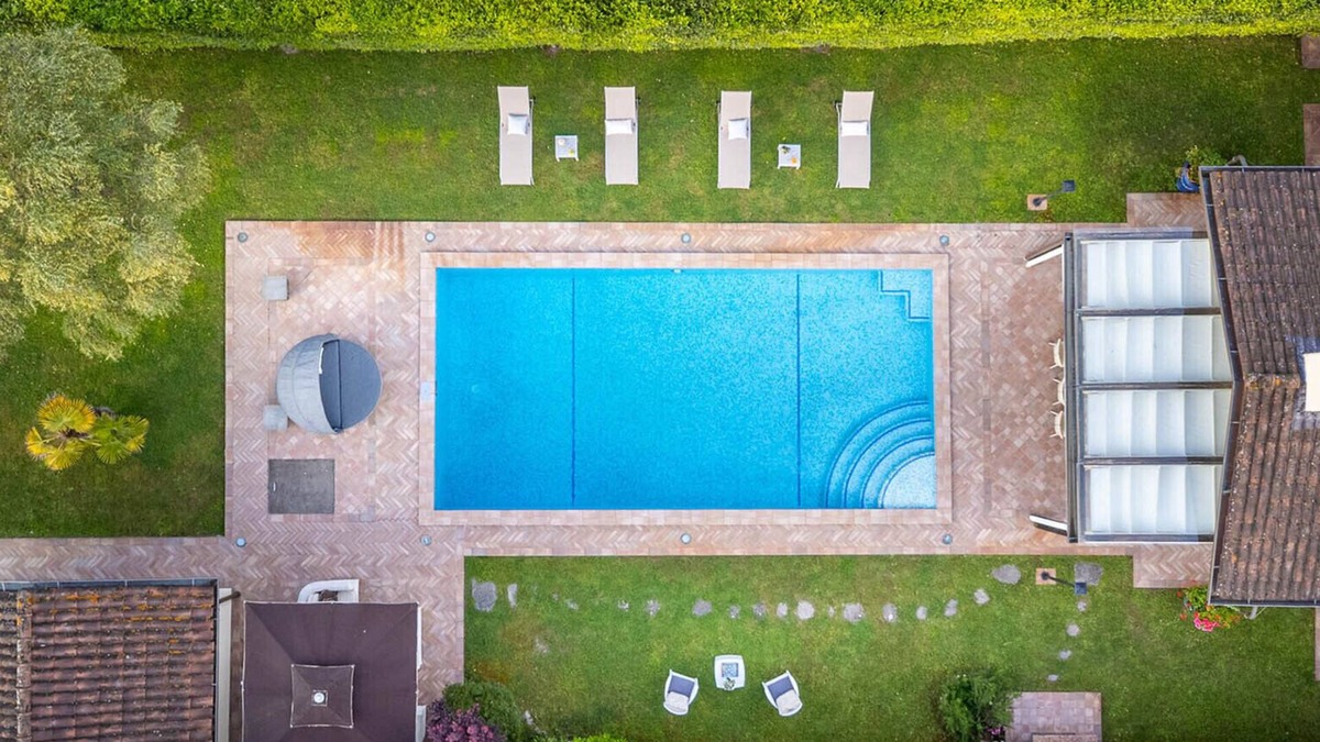 Marina di Pietrasanta Villa | Modern Villa with Pool in Tonfano Marina di Pietrasanta