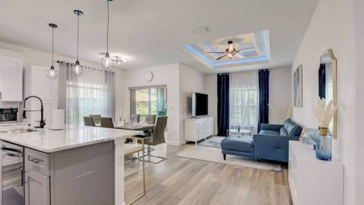 Rotonda Heights Apartment | Modern Vacation House