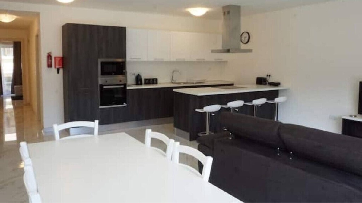 Ta' Giorni Apartment | Modern Valley View Apartment