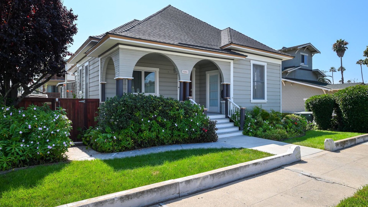 Ventura House | Modern Victorian Home Walking Distance To Ventura Pier and Downtown Restaurants