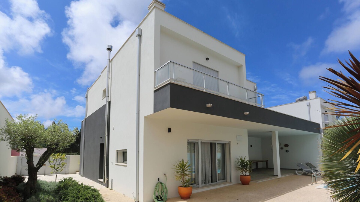 Famalicao Villa | Modern villa with private heated swimming pool