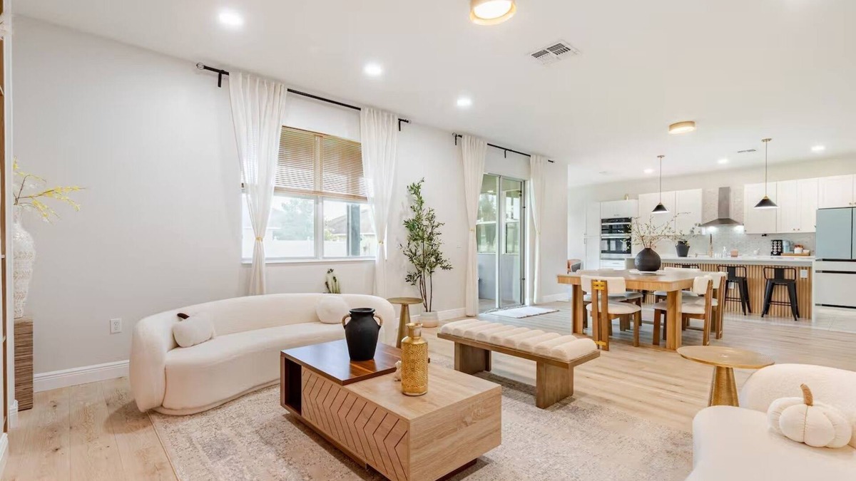 Southeast Orlando House | Modern Villa 3BR, 2.5BA, Clubhouse, Tennis, Pool, Playground