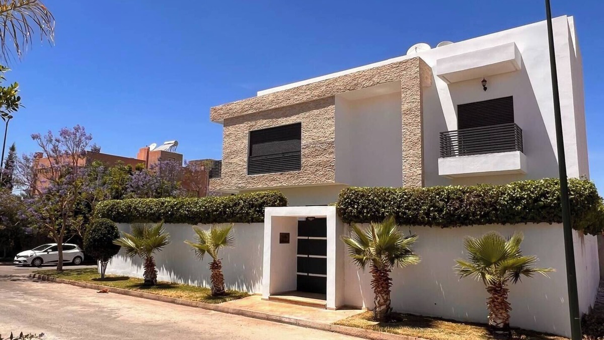 Toulal Villa | Modern Villa Close to Lhdim Square
