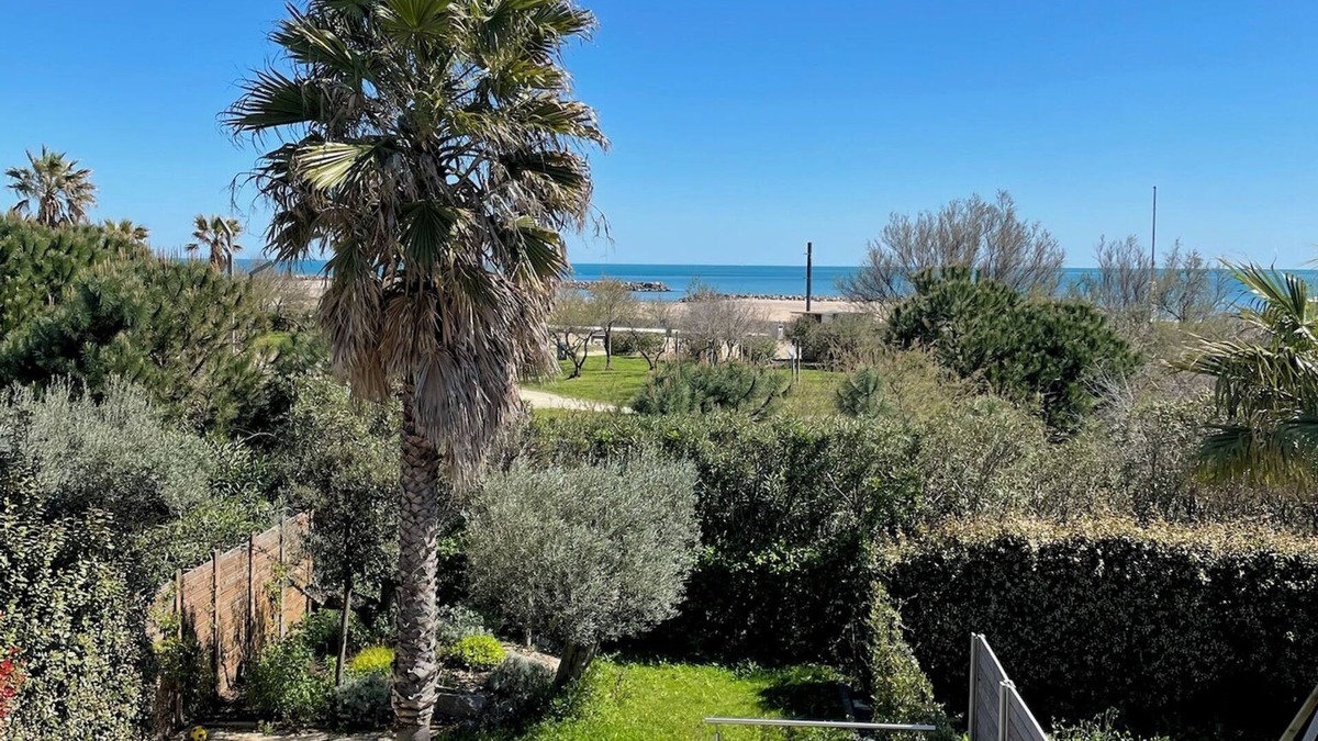 Sete House | Modern villa facing the sea, swimming pool and beach access
