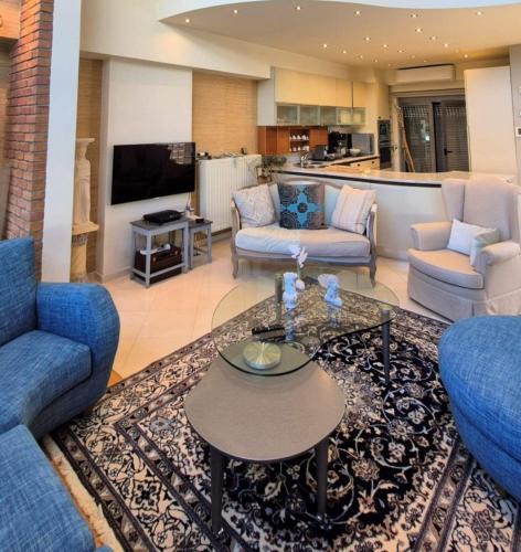 Glyfada Apartment | Modern Villa in the heart of Athens Riviera with garden