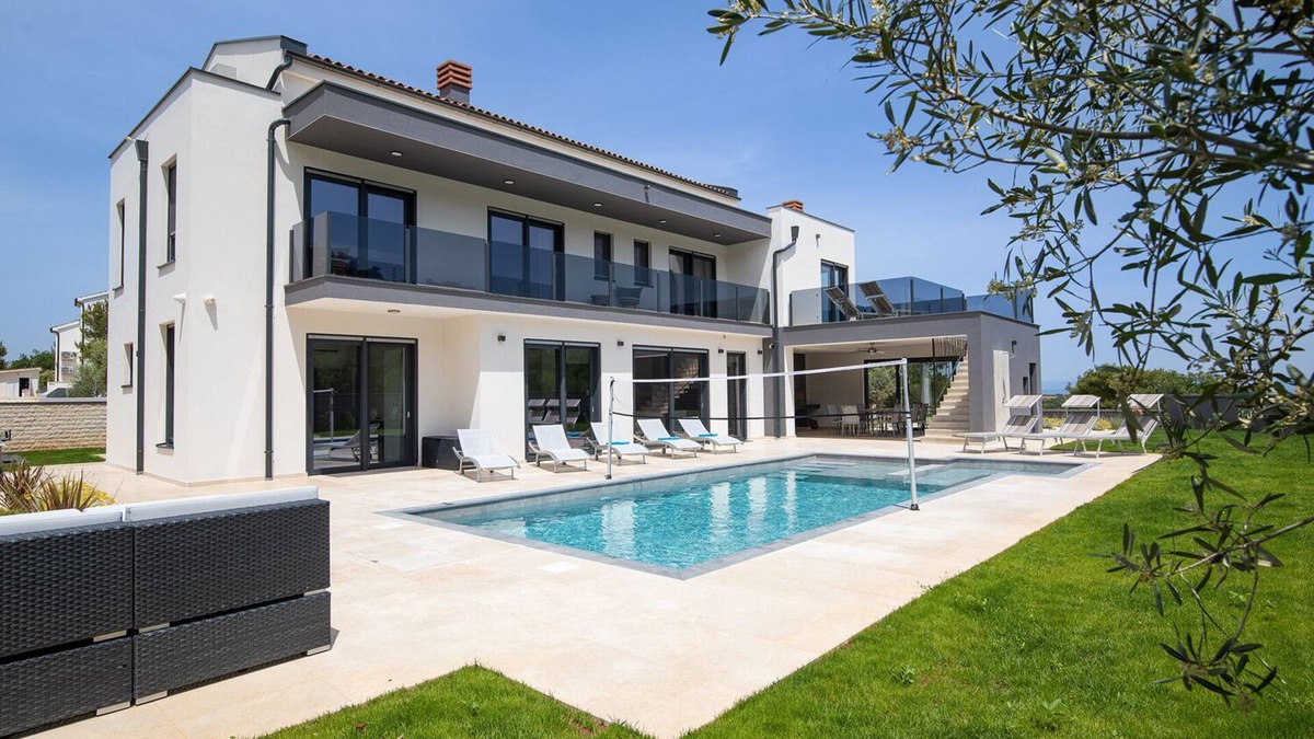 Liznjan Villa | Modern Villa Levante, just a few minutes' walk from the sea.